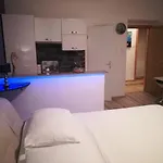 And Stambuk 3* Σπλιτ